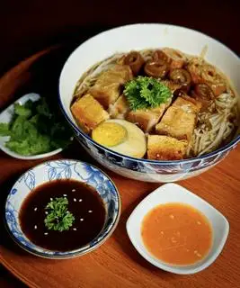 Hắc kim phở thịt heo - Black gold noodles with pork - 106.000 ₫ tại Lao Lu Guan - Quán Kho Xưa - Lý Tự Trọng