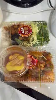 Hình ảnh Lộc trúng số 2 cuốn truyền thống và 2 thập cẩm kèm 1 chai coca