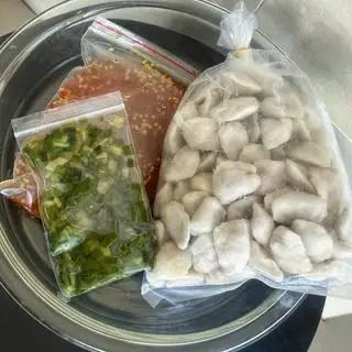 Hình ảnh Bánh Bột Lọc Sống Bịch 100 Cái 
