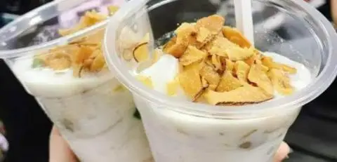 Chè Dừa Dầm Cô Hến Hải Phòng - Bạch Đằng - Tráng miệng gần bạn