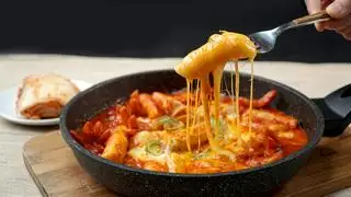 Tokbokki truyền thống sốt pho-mai  - 55.000 ₫ tại Bếp Mẹ Khoai - Đồ Ăn Vặt & Chân Gà Sốt Thái - Đường Số 18