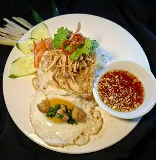 Hình ảnh Cơm Tấm Bì, Trứng Opla