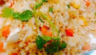 Hình ảnh Cơm chiên gà thập cẩm