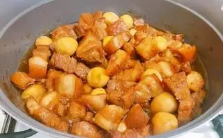 thịt kho trứng cút  - 48.000 ₫ tại Thắm Nguyễn - Mỳ Quảng, Cao Lầu & Cơm Trưa Văn Phòng - Huỳnh Tấn Phát