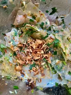 Hình ảnh bánh tráng trộn sate hành phi 