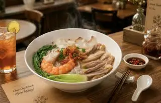 Hủ tiếu mì thập cẩm trộn khô ( Tặng trà tắc ) - 105.000 ₫ tại Hoàng Ký - Hủ Tiếu Mì, Hoành Thánh & Xá Xíu -  Điện Biên Phủ