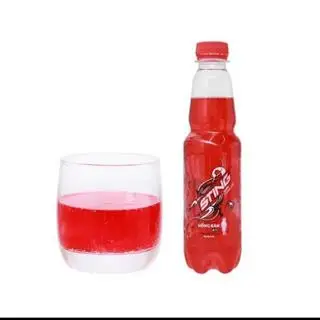 Hình ảnh 1 chai Sting + 1 ly đá