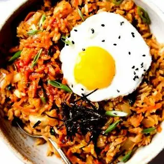 Cơm chiên rong biển - trứng chiên - 45.000 ₫ tại Sành Ăn Quán 38 - Mì Xào Trứng Muối - Nguyễn Văn Đậu