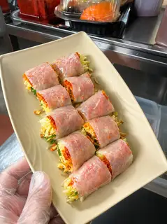 Hình ảnh Bánh tráng cuộn khô bò chấm me