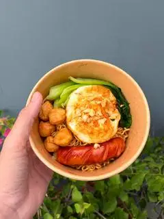 Hình ảnh Mỳ indomie đặc biệt (cá viên + trứng + xúc xích)