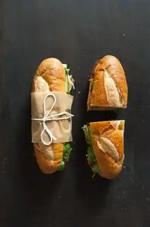Hình ảnh Bánh Mì Trứng chả lụa jam-bon