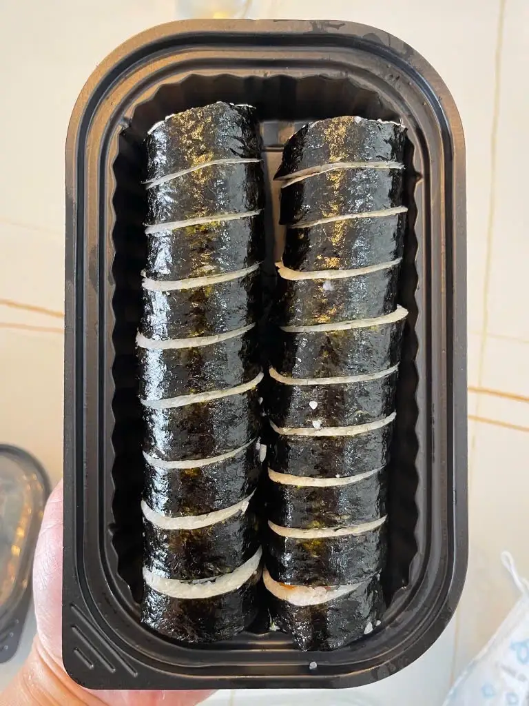 Hình ảnh Kimbap thường 1 hộp 2 chiếc