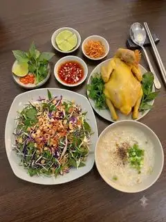 Hình ảnh Gà cúng - cháo - rau gỏi