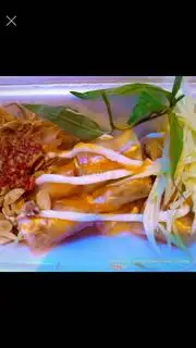 Hình ảnh Bánh tráng cuốn + trộnn + 2 gà - 2 trà tắt 