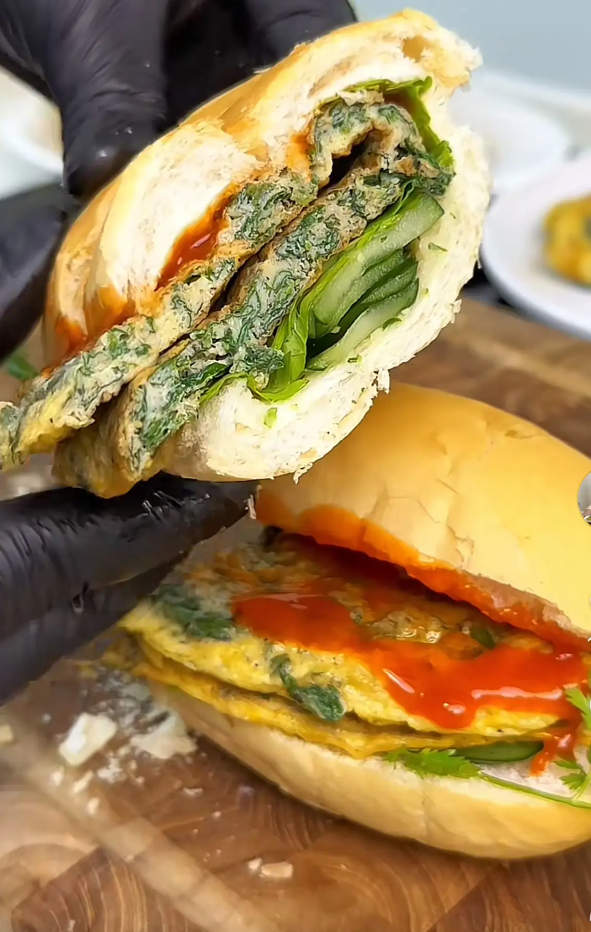 Hình ảnh Bánh mì trứng ngải cứu