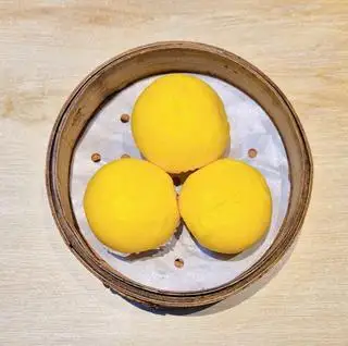 Hình ảnh Bánh bao kim sa trứng muối