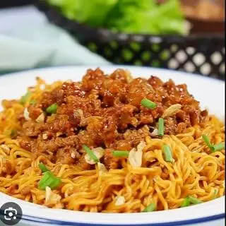 Hình ảnh Mì trộn thập cẩm