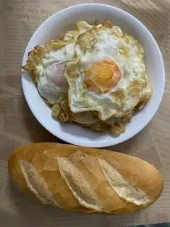Bánh Mì Ốp La ( 2 trứng ) - 22.000 ₫ tại Món Ngon Đường Phố - Bánh Mì & Bún Thịt Nướng - Võ Thành Trang