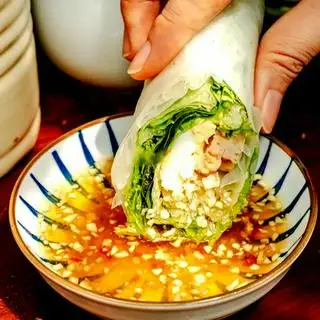 Cuốn chả cá - 23.000 ₫ tại Bún Chả Cá - The Buns - Nguyễn Bỉnh Khiêm