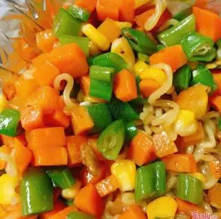 Hình ảnh Mì trộn rau củ