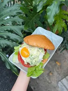 Beef egg burger - 85.000 ₫ tại Shake The Bun Burger - Huỳnh Văn Bánh