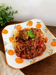 Hình ảnh Mỳ ý bò viên sốt cà chua bò bằm