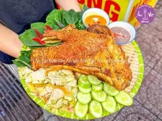 Hình ảnh Má heo da giòn bánh hỏi siêu ngon