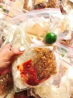 2 Gói PHƠI SƯƠNG MUỐI NHUYỄN, HÀNH PHI ,SA TẾ  - 34.000 ₫ tại Bánh Tráng Trộn Quỳnh