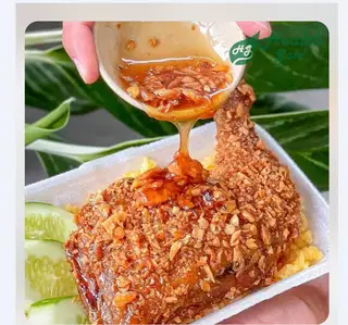 cơm đùi gà gốc tư sốt đặc biệt - 65.000 ₫ tại Cơm Gà Xối Mỡ Tài Ký - Đường Số 32