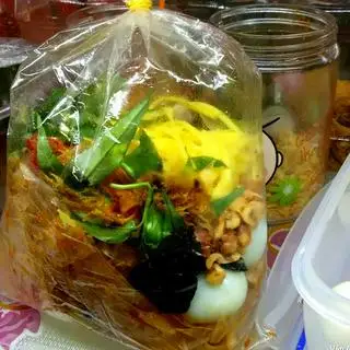 Bánh tráng trộn truyền thống - cay - 32.000 ₫ tại Bánh Tráng Gánh - Khu Chợ 200