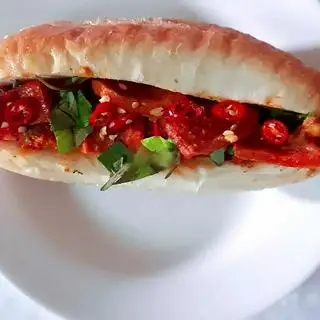 Bánh mì kẹp phá lấu bò - 25.000 ₫ tại Phá Lấu Bò 245 - Lê Quang Định