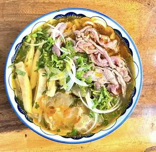 Bún bò tái gân - 75.000 ₫ tại Bún Bò Huế Chị Tôi - Vạn Kiếp