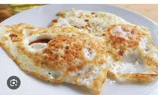 trứng ốp la - 8.000 ₫ tại Cơm Gà Xối Mỡ Minh Ký - Lê Văn Lương
