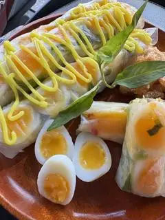 Bánh Tráng Cuộn Trứng Cút Lòng Đào - 44.000 ₫ tại Bánh Tráng Cuốn - TuTa - 81 Nguyễn Gia Trí