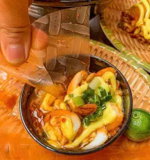 Bánh Tráng Chấm Sốt Bơ CAY (Không Trứng) - 33.000 ₫ tại Bánh Tráng Chấm Ngoại Ưi - Nguyễn Công Trứ