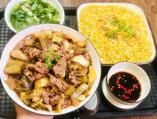 Hình ảnh Cơm Nóng Dưa Xào Bò Đặc Biệt