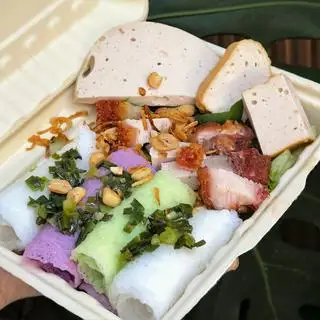 Hình ảnh Bánh Hỏi Heo Quay Chả Lụa + Chiên