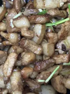 Hình ảnh Thịt rang cháy cạnh