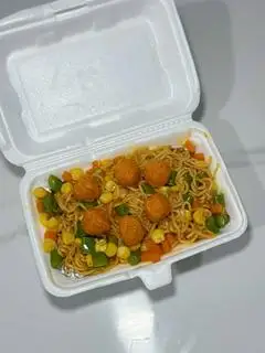 Hình ảnh Mì trộn tôm viên 