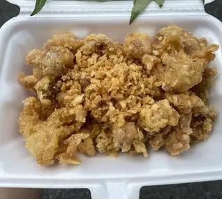 Hình ảnh Chân gà rút xương lắc muối 