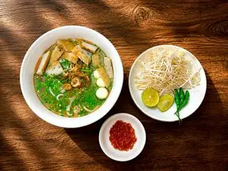 Hình ảnh Bánh Canh Hẹ Chả Cá - Trứng Cút