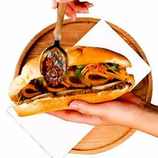 Hình ảnh Bánh Mì Chả Sốt
