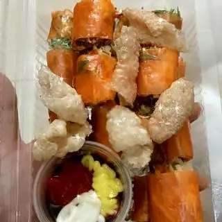 Bánh tráng cuốn da heo chiên giòn - 32.000 ₫ tại Cô Hoa Bánh Tráng Trộn - Phạm Văn Hai 