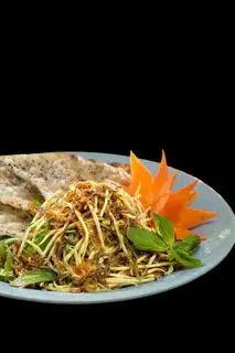 Gỏi xoài cá cơm - 80.000 ₫ tại Con Gà Trống - Lẩu Gà Lá É Phú Yên - Vĩnh Khánh
