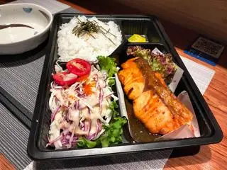 Hình ảnh Cơm cá hồi áp chảo sốt teriyaki