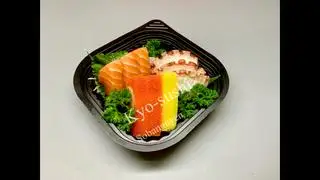 Hình ảnh Sashimi: ( 3 cá hồi + 3 bạch tuộc + 3 cá trích mầu ngẫu nhiên)