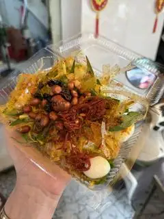Bánh tráng trộn - 32.000 ₫ tại Khoai Lang Lắc & Bánh Tráng Trộn - 142 Nguyễn Thượng Hiền