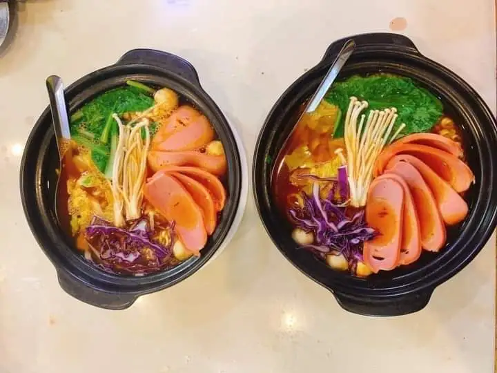 Mì cay xúc xích - 51.000 ₫ tại Mì Cay Bon Bon Milk Tea - Huỳnh Tấn Phát