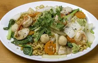 Hình ảnh Mì xào hải sản + chanh dây 
