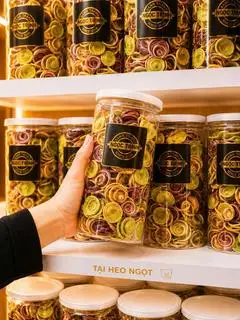 Bánh tai heo vị ngọt 3 màu - 79.000 ₫ tại Bánh Tráng Ngọc Trinh - Hậu Giang